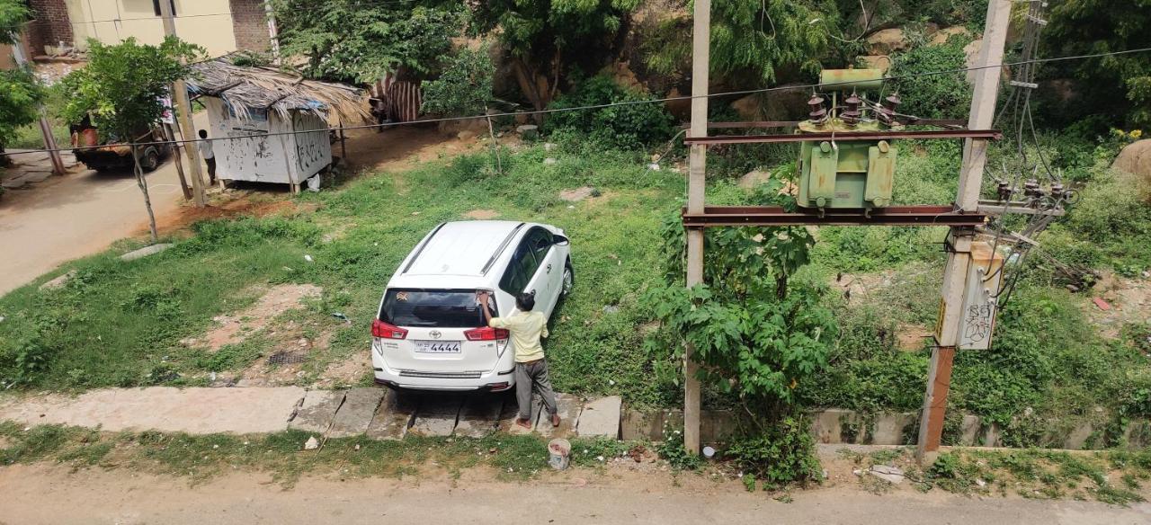 Akash Homestay Hampi Eksteriør billede